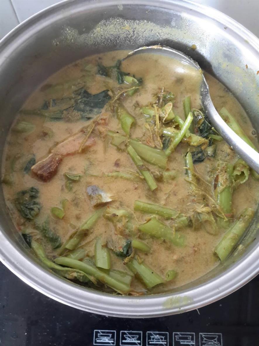 แกงเทโพปลาเค็มยอดส้ม & ทอดมันกุ้งสับผักรวม