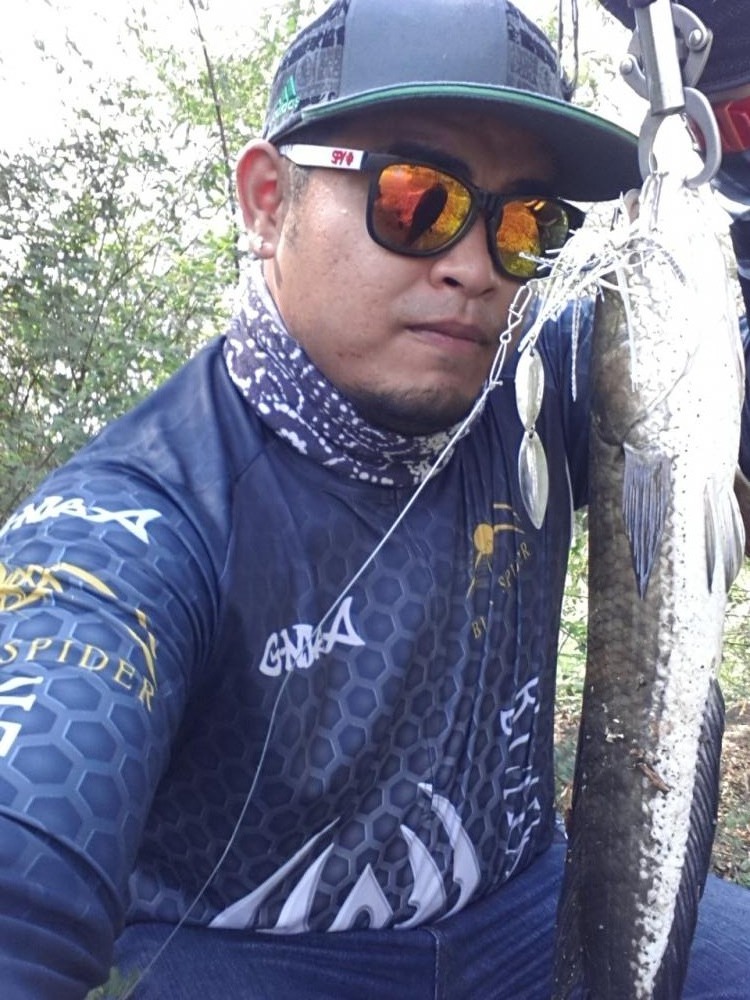 spinner bait VS ช้อน นครสวรรค์ 