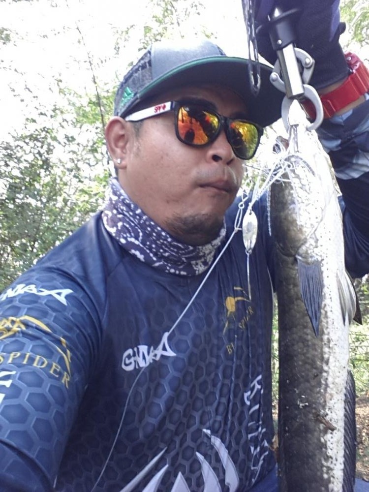 spinner bait VS ช้อน นครสวรรค์ 