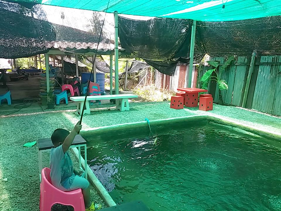 หาเรื่องพาลูกเข้าบ่อตกกุ้ง