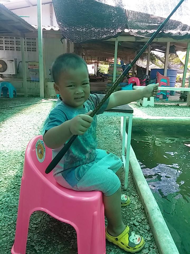 หาเรื่องพาลูกเข้าบ่อตกกุ้ง