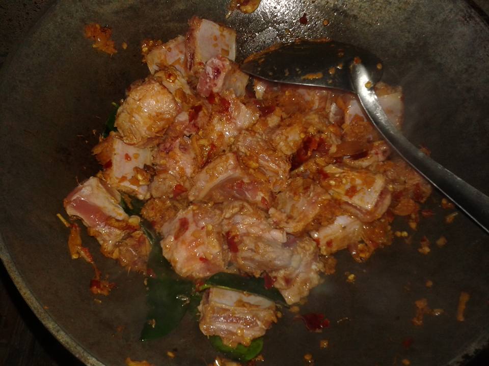 คั่วป่าซี่โครหมูคับ