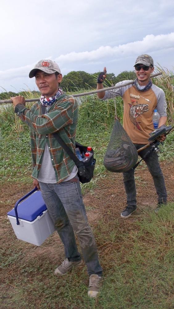 น้าเป้ by น้าสิงห์ปักหลัก