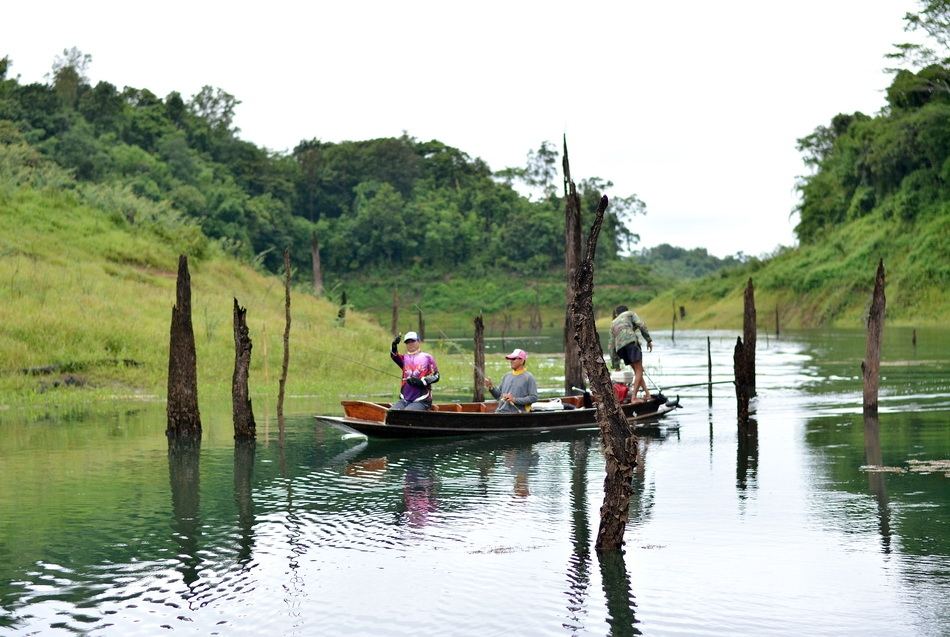 "" สำรวจ...เขาแหลม ""