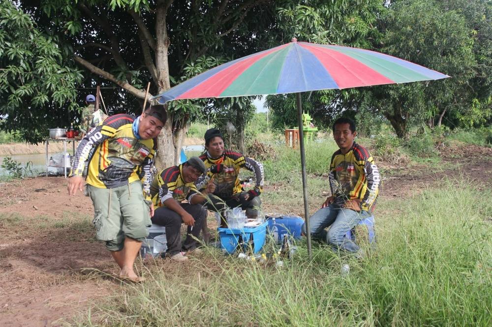 สหายลุยฝน กับคนใจใจ