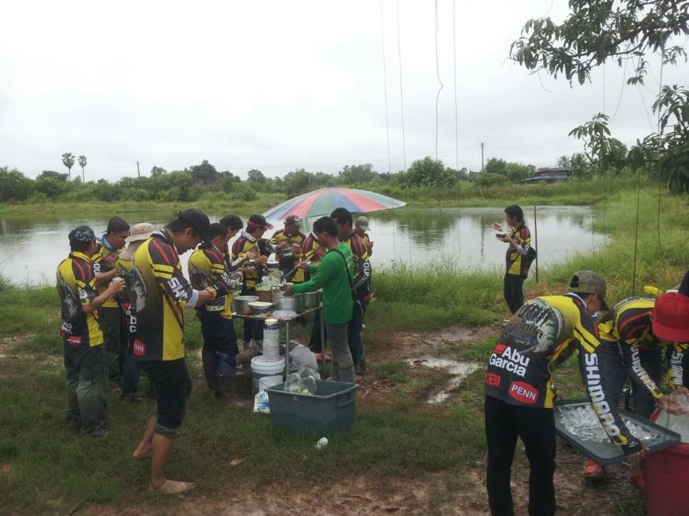 สหายลุยฝน กับคนใจใจ