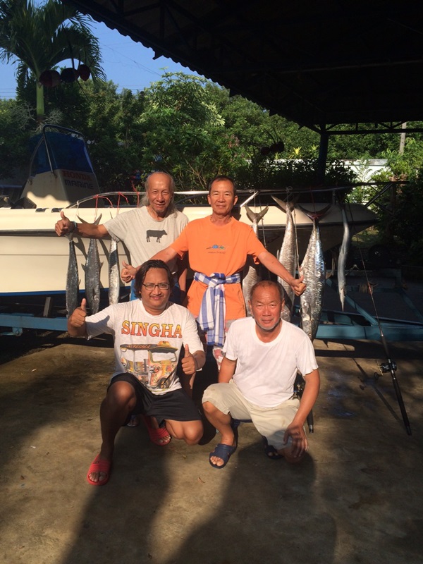 ***ศรีทองทีม***ตกปลาอินทรีที่ท่าใหม่จันทบุรี_กับเรือศักดิ์ศรีและผู้ใหญ่ใจดีครับ
