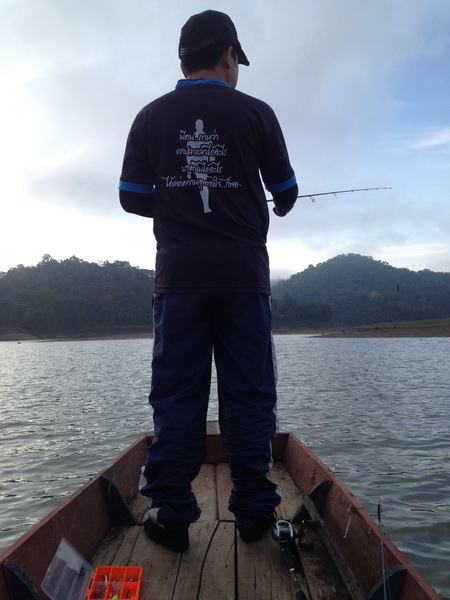วันหยุดพา ผบ. ไปล่องเรือตามหากระสูบเขื่อนครับ...