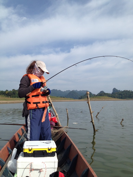 วันหยุดพา ผบ. ไปล่องเรือตามหากระสูบเขื่อนครับ...