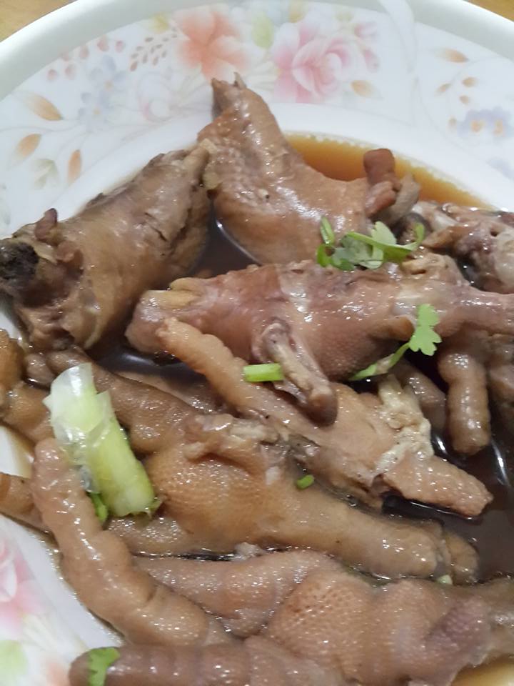 ขาไก่ตุ๋นครับ