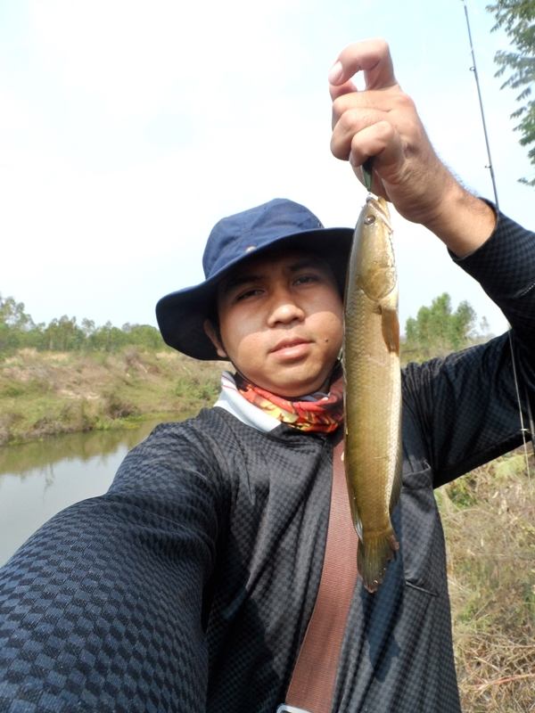 น้ำร้อนปลาเป็น น้ำเย็นๆ ลมแรงๆปลาไม่ค่อยกัด ณ ร้อยเอ็ด (11 องศา) 