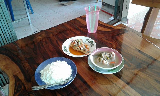 ต้มส้มขาหมุยอดชะมวง