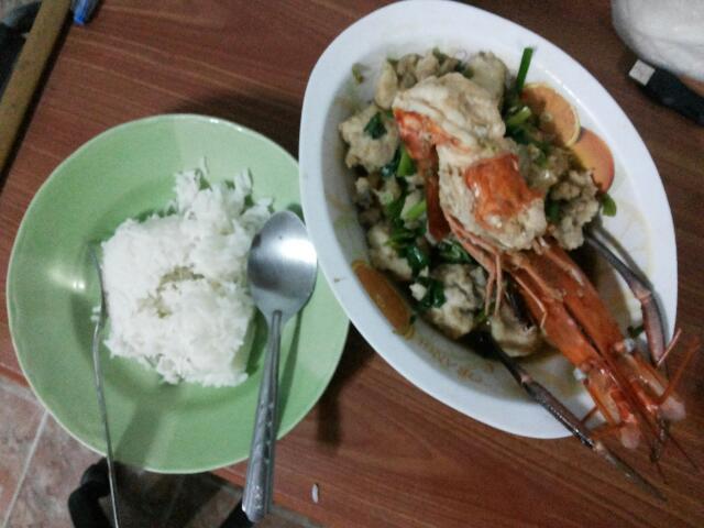 ผัดกระเพากราย.กุ้ง