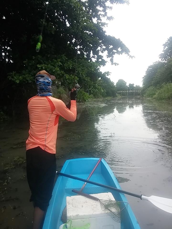 พายเรือตีช่อนแม่น้ำแม่กลอง