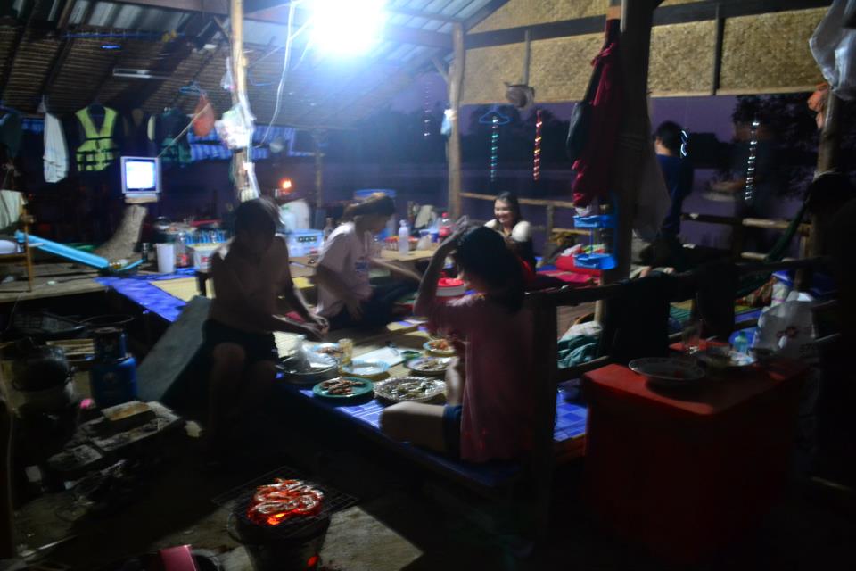 กินนอนเที่ยวล่องเรือตกปลาในแม่น้ำยันทะเล(จันทบุรี) by living off the grid