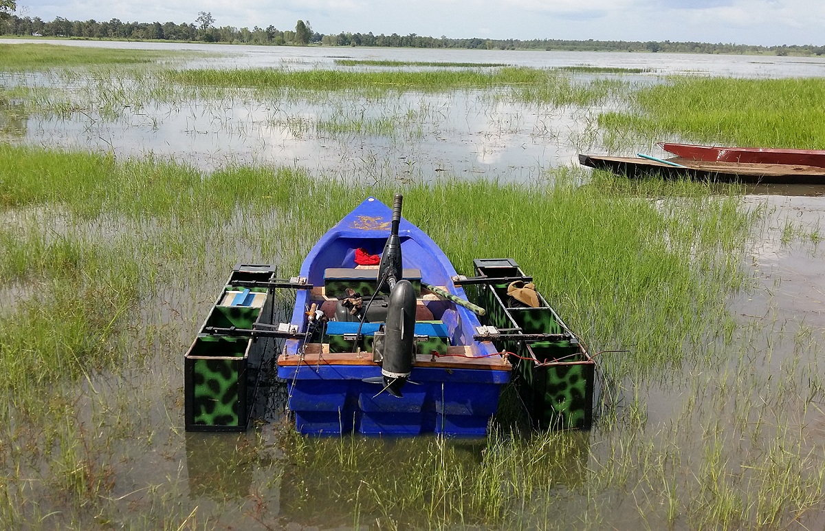 ทำกล่องใส่ข้างเรือครับ