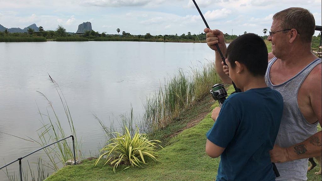 บ่อเปิดใหม่ที่ชะอำ elton view fishing park