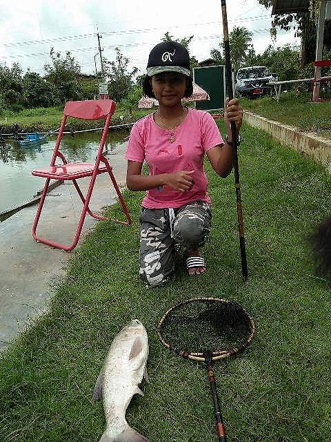พาลูกสาวหัดตกปลาซ่ง