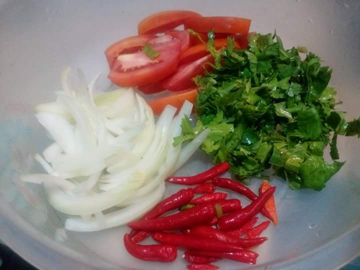 ยำวุ้นเส้น