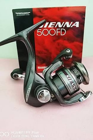 ระหว่าง shimano sienna 500 กับ daiwa crossfire 500 ตัวไหนน่าเล่นกว่ากันครับน้า
