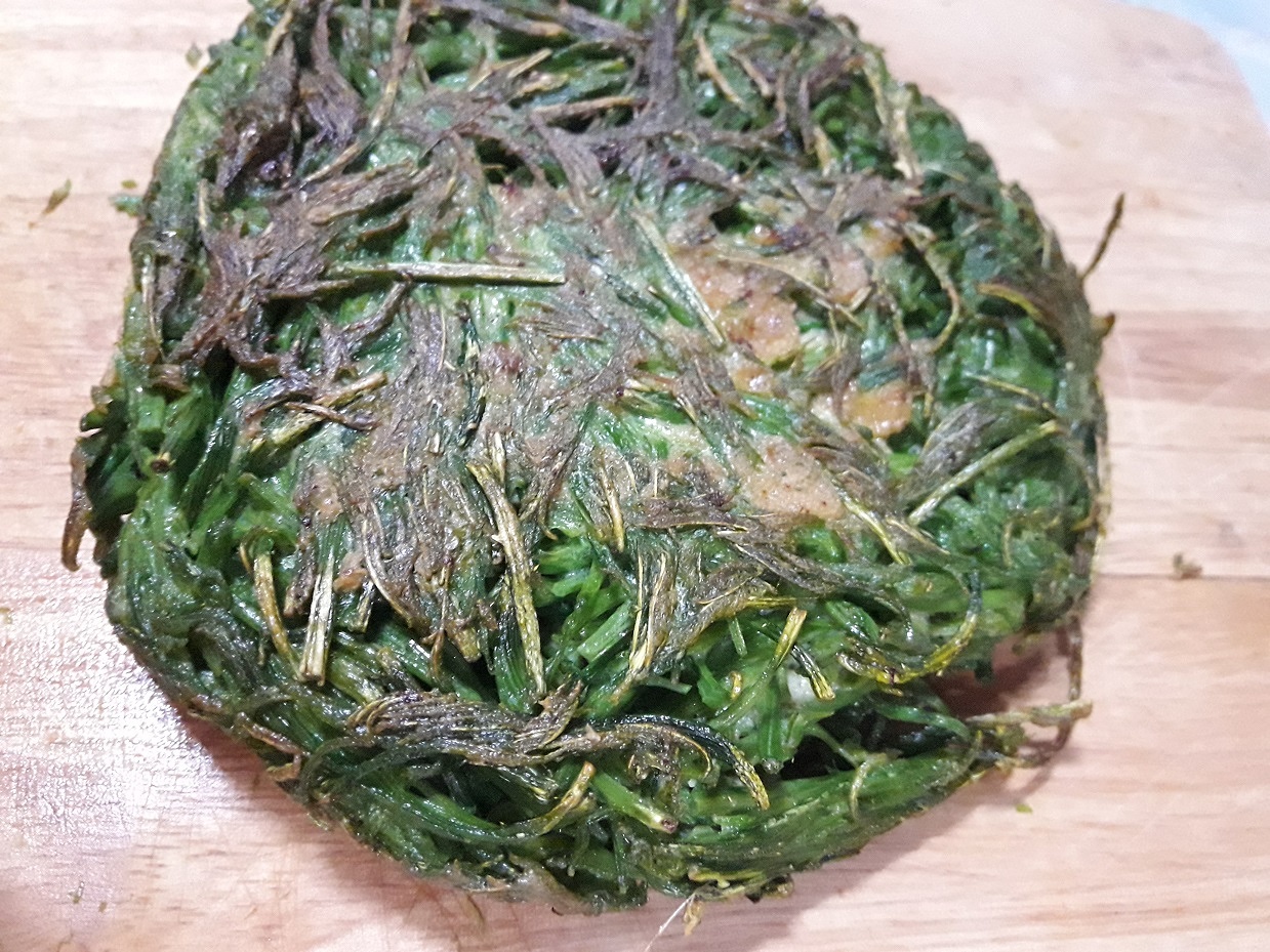 ชะอมชุบไข่ / Fried Egg with Climbing Wattle / 臭菜煎鸡蛋