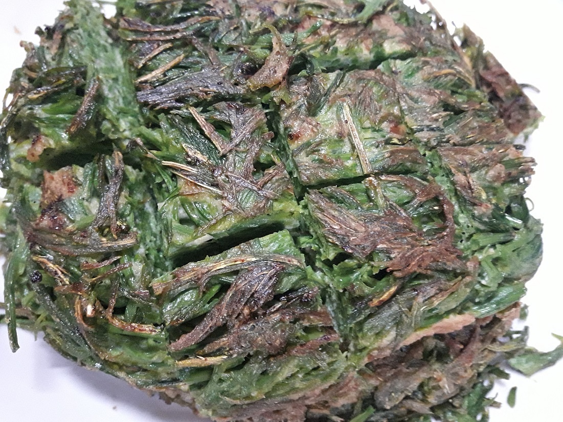 ชะอมชุบไข่ / Fried Egg with Climbing Wattle / 臭菜煎鸡蛋