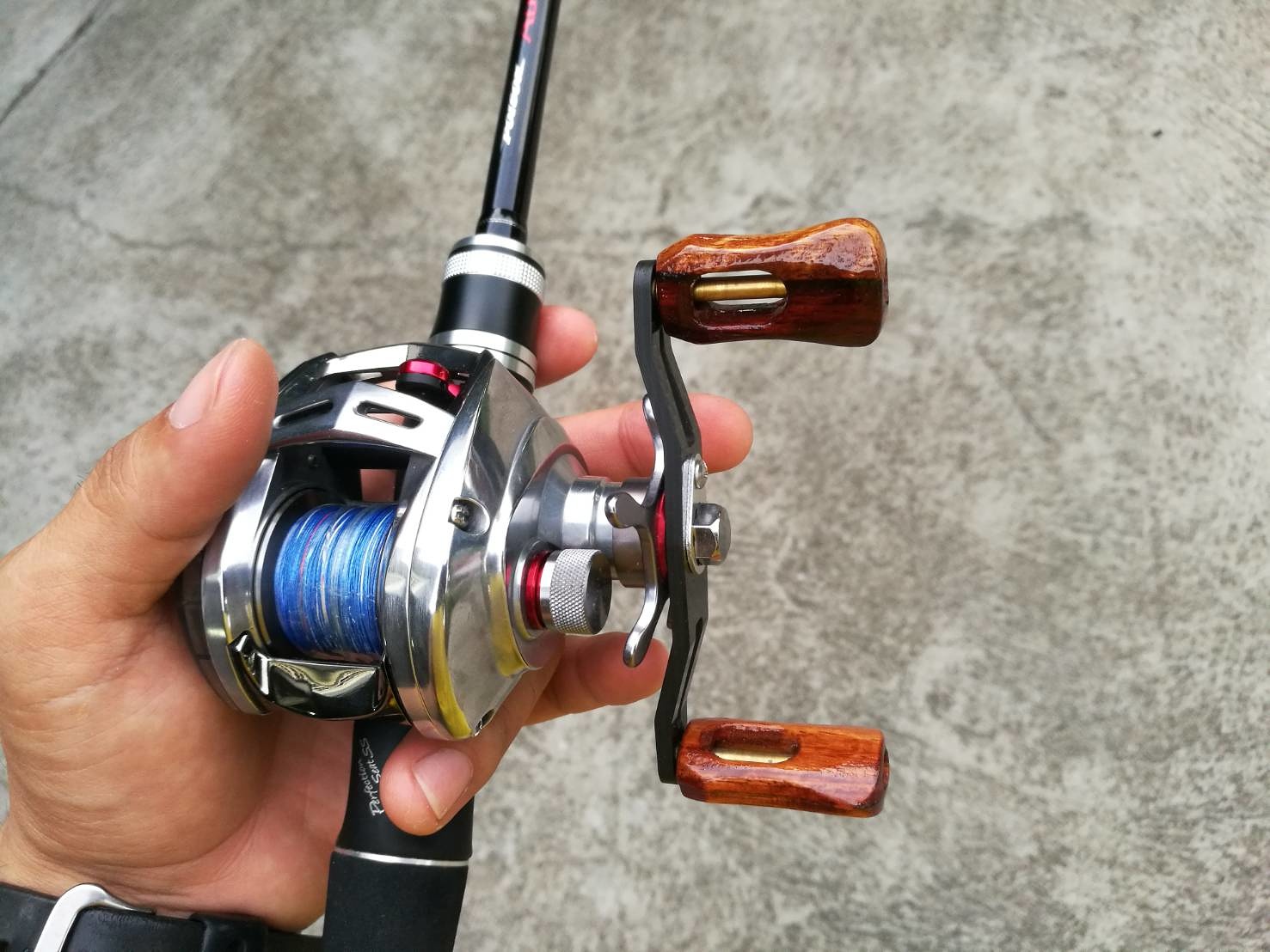 Wood knob for daiwa