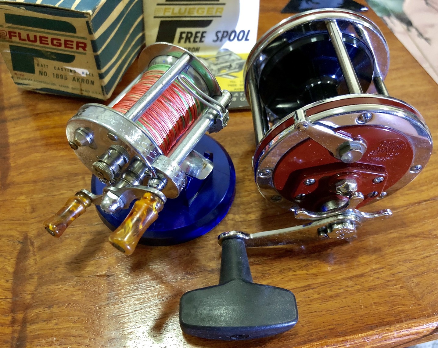 ~Pflueker No.1895 Free Spool Akron Bait Casting Reel เก่าๆ แก่ๆ ~