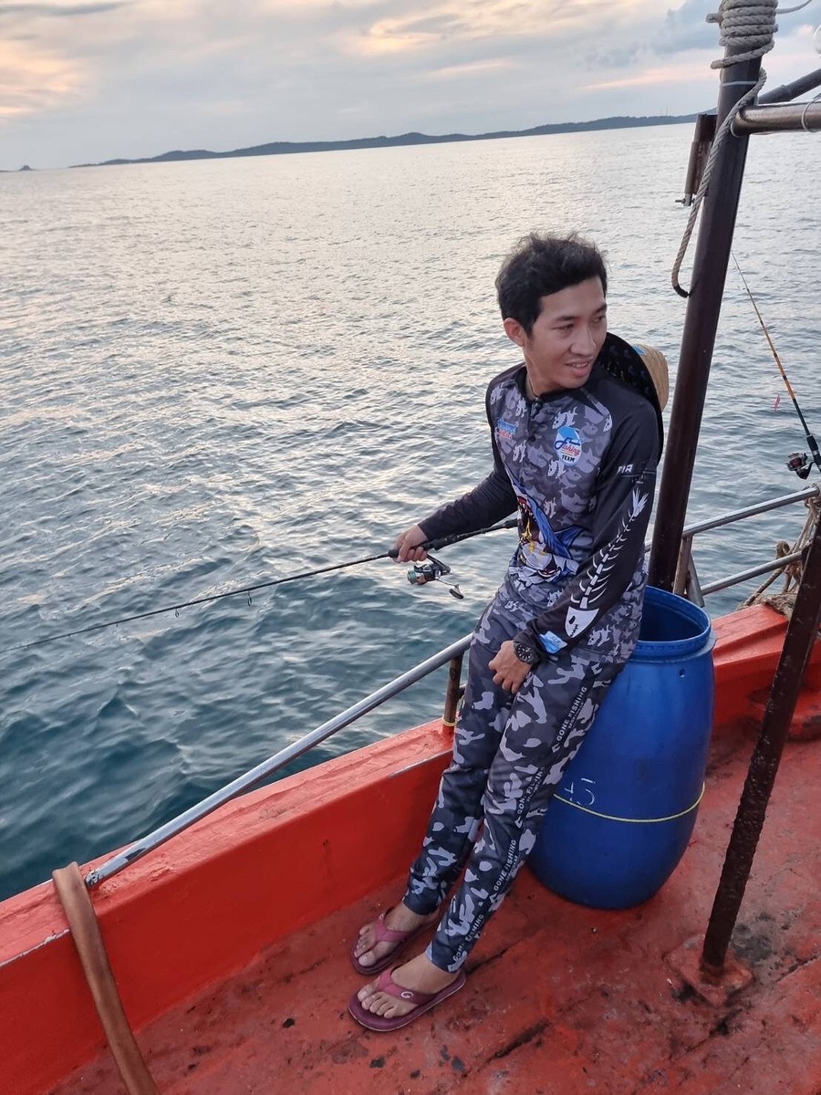 ลงเรือไต๋บอลบ้านเพ หมายในพอได้มันวันลมแรง