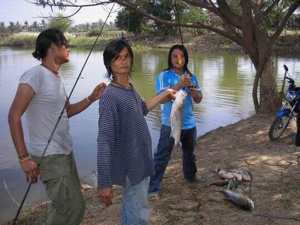 ตกปลาบ่อทรายหลังนำลด กับ ซุ้มต้นสัก team