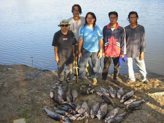 ตกปลาบ่อทรายหลังนำลด กับ ซุ้มต้นสัก team