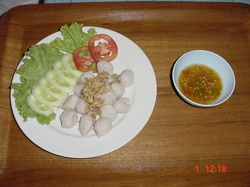 ลูกชิ้นปลากรายลวกจิ้ม