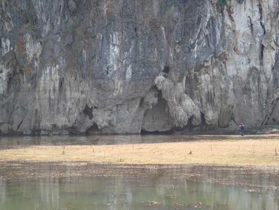 ** ไอ้ช่อน..ที่..แพ ''  HUNTER  HUT ''  เขาแหลม..