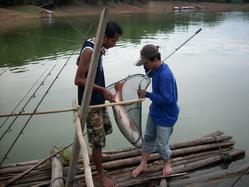   ตามหารถถังใต้น้ำ ที่เขื่อนสิริกิตร์