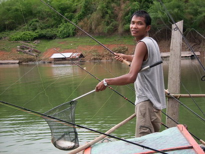   ตามหารถถังใต้น้ำ ที่เขื่อนสิริกิตร์