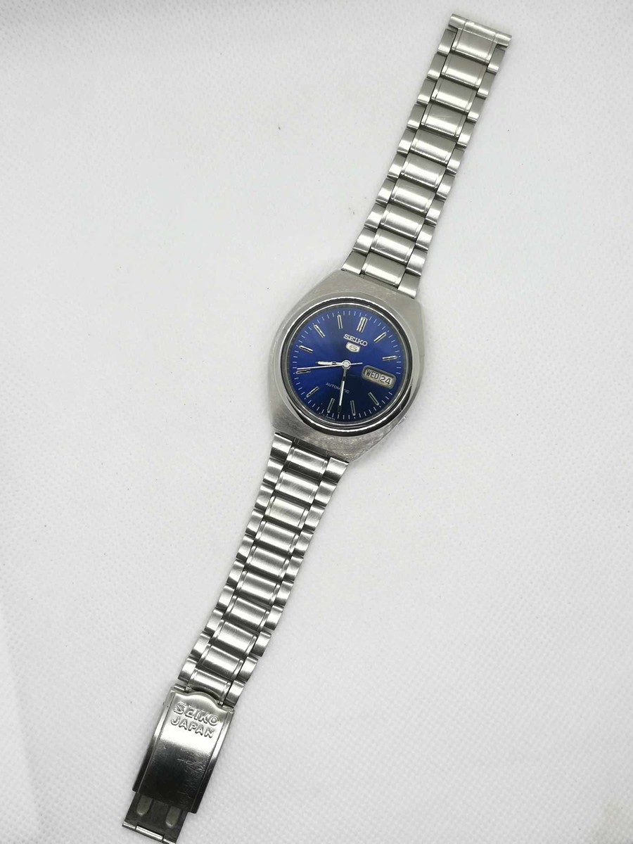 นาฬิกา Seiko 5​ Automatic หน้าปัดสีน้ำเงิน
ทรงถังเบียร์​ กลไกลระบบเครื่อง 7009 หน้า​น้ำเงินเล่นแสง
