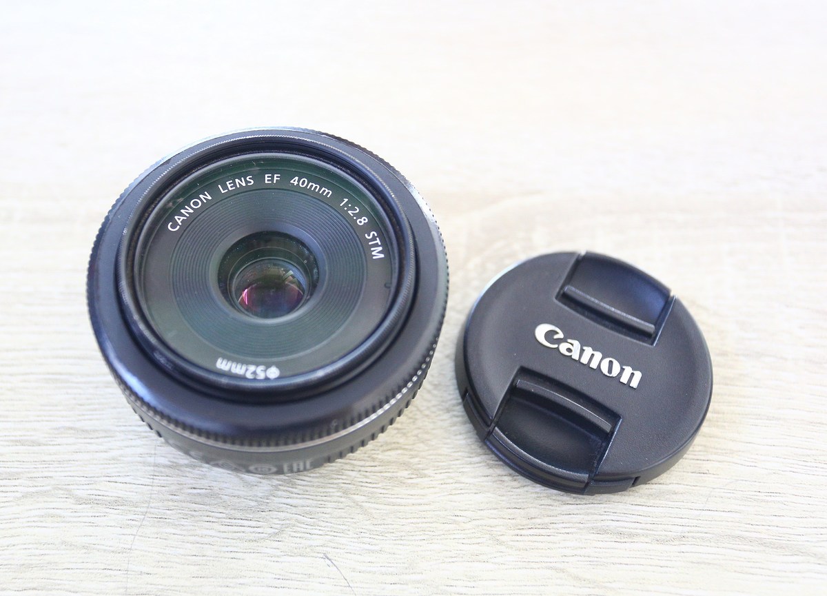 02. Canon EF 40mm f/2.8 STM Fixed Lens เลนส์ใส่ได้ทั้ง ฟลูเฟรมและตัวคูณ ฉายาแพนเค้ก
เล็กเบาเงียบ ใช