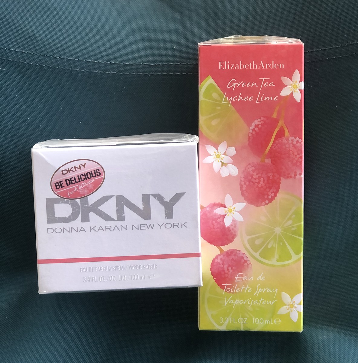 Elizabeth Arden green tea lychee lime.  100 ml.  650 บาทค่ะ


DKNY fresh blossom. 100 ml.    990 