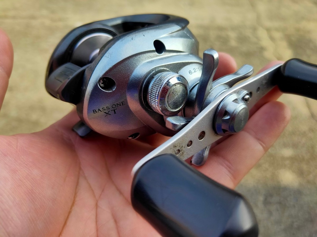 Shimano Bass one XT หมุนขวา รอบ 6:2:1
มีแต่ตัวรอก รอกหมุนลื่นใช้งานได้ปกติทุกจุด
ภายนอกมีรอยตามรูป