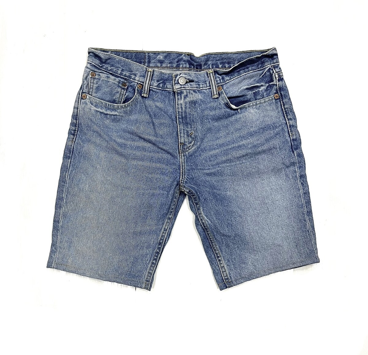 ~ € ~ กางเกงยีนส์ขาสั้น Levi’s 511  (33)   250.- 