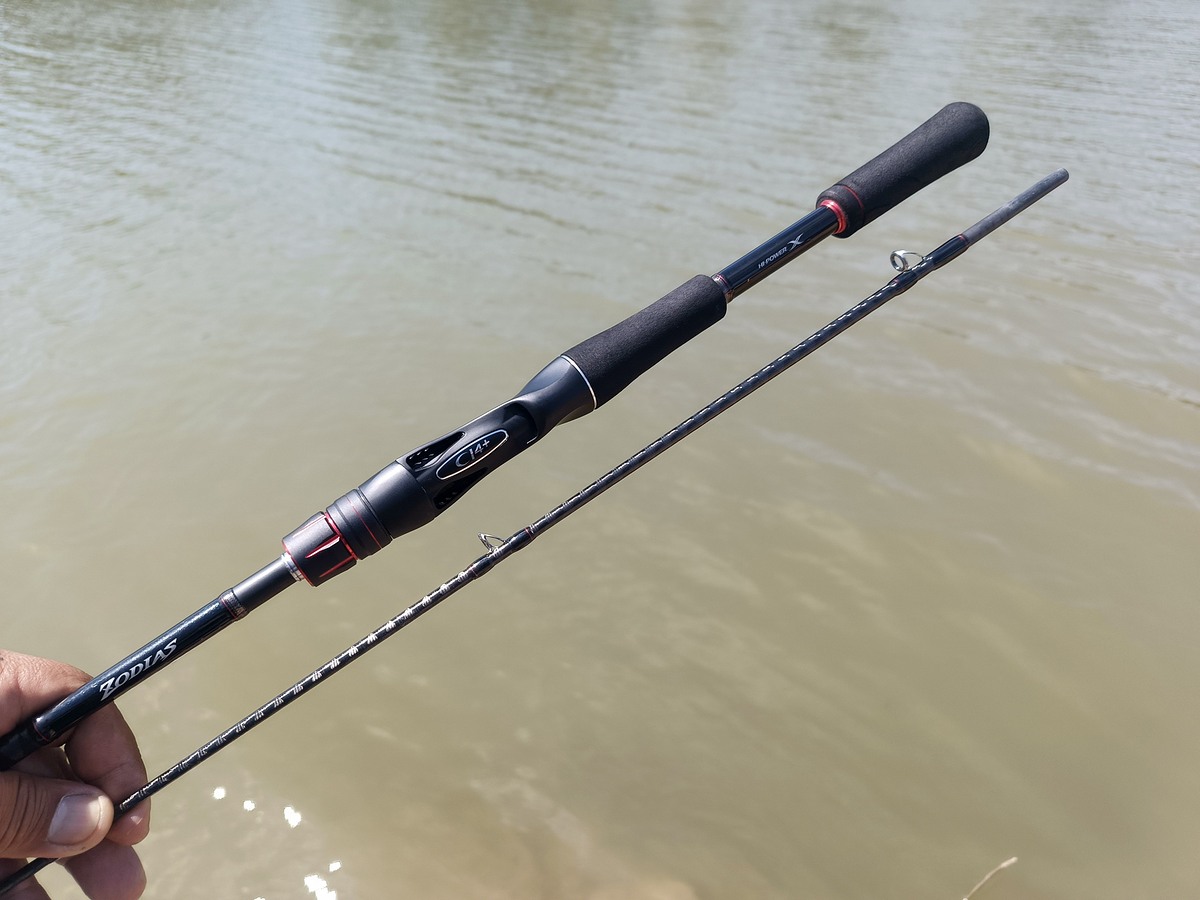 Shimano zodias 166 ml-2  เป็นคันเบ็ดแคสติ้งนะครับสวยๆ 2 ท่อนต่อกลางครับ เวท 8 ถึ