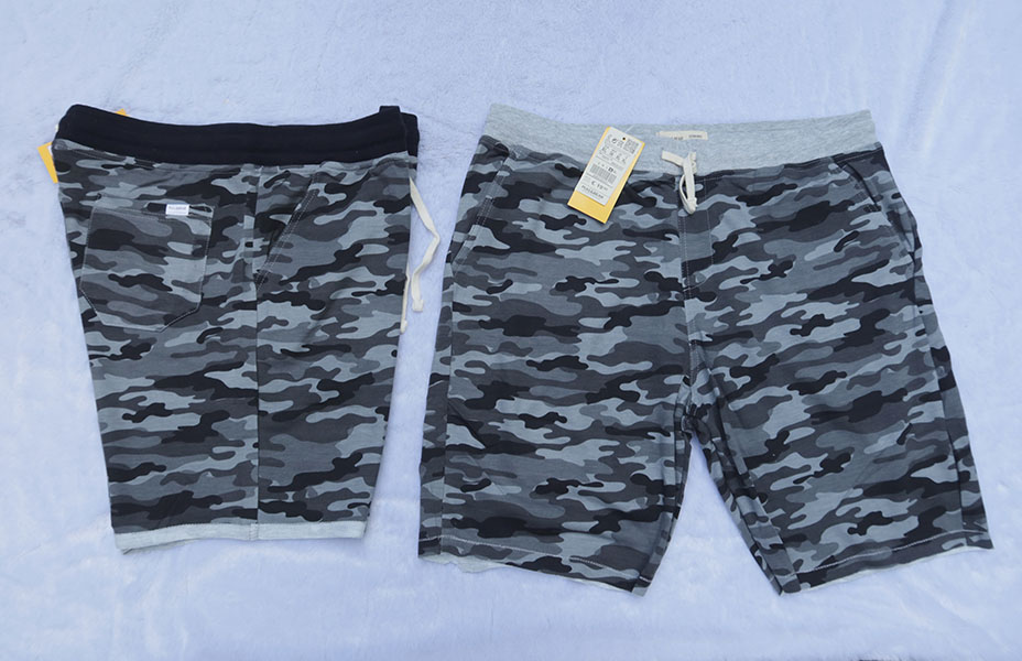 PULL&BEAR /L/XL กางเกงขาสั้นเอวยางยืด 2 ลายพรางสวยใหม่ ราคารวมส่ง Flash/kerry