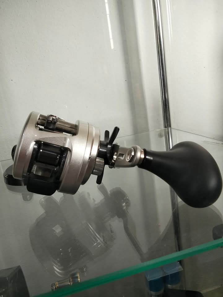SHIMANO  OCEA  CALCUTTA 200PG 
#  มีแต่ตัวรอก ไม่มีกล่อง
#  รอกสวย ตามรูป  ไม่มีรอยหนัก หมุนลื่น  