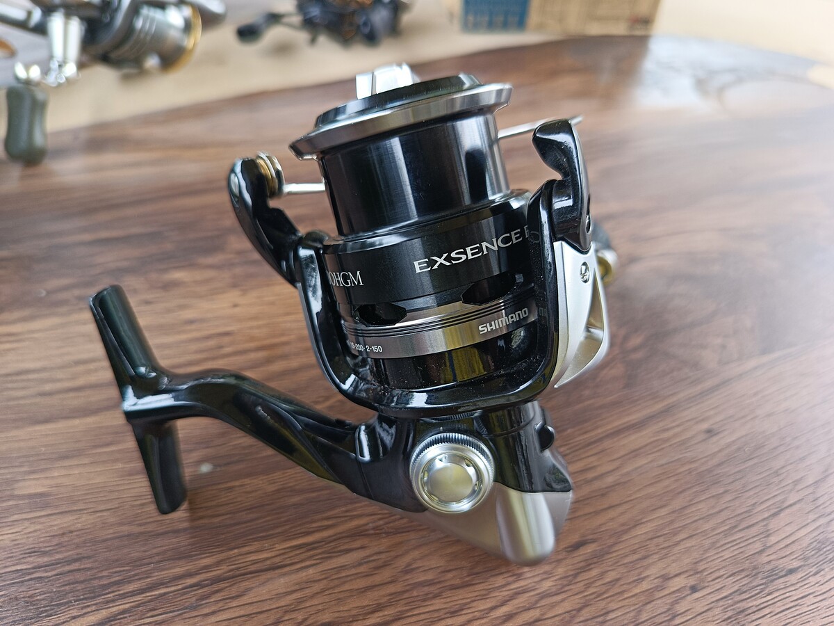  Shimano exsence BB 4000hgm  สวยๆ ไม่มีรอยเลยครับ เพิ่งมาจากญี่ปุ่นครับ ล
