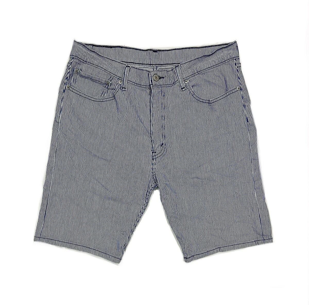 ~ € ~ กางเกงยีนส์ขาสั้น Levi’s 505  (33-34)   200.- 