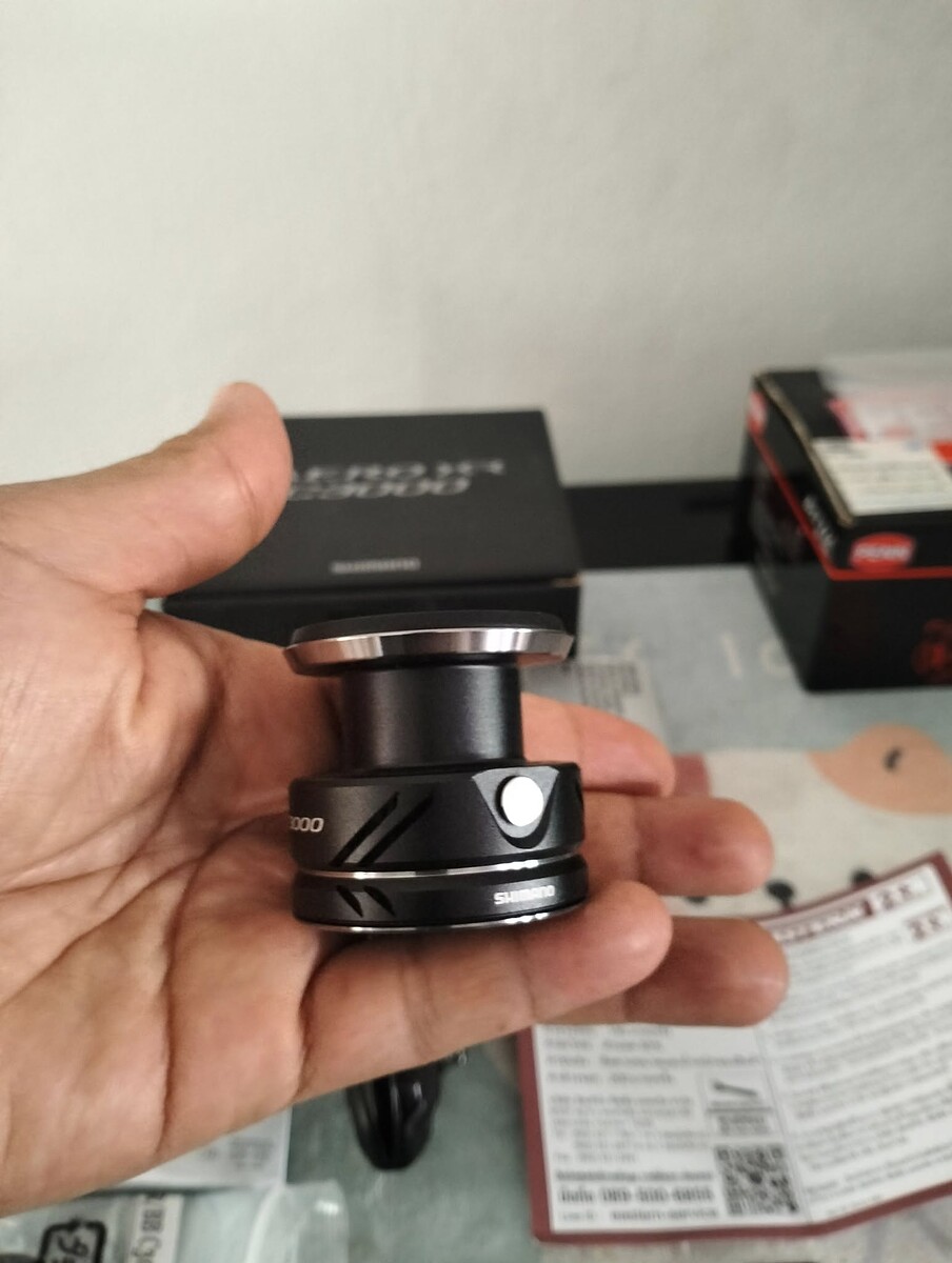 Shimano Areo Xr C3000  มีสองสปูลน่ะครับพร้อมตัวรองสปลตื้นครบๆเลย