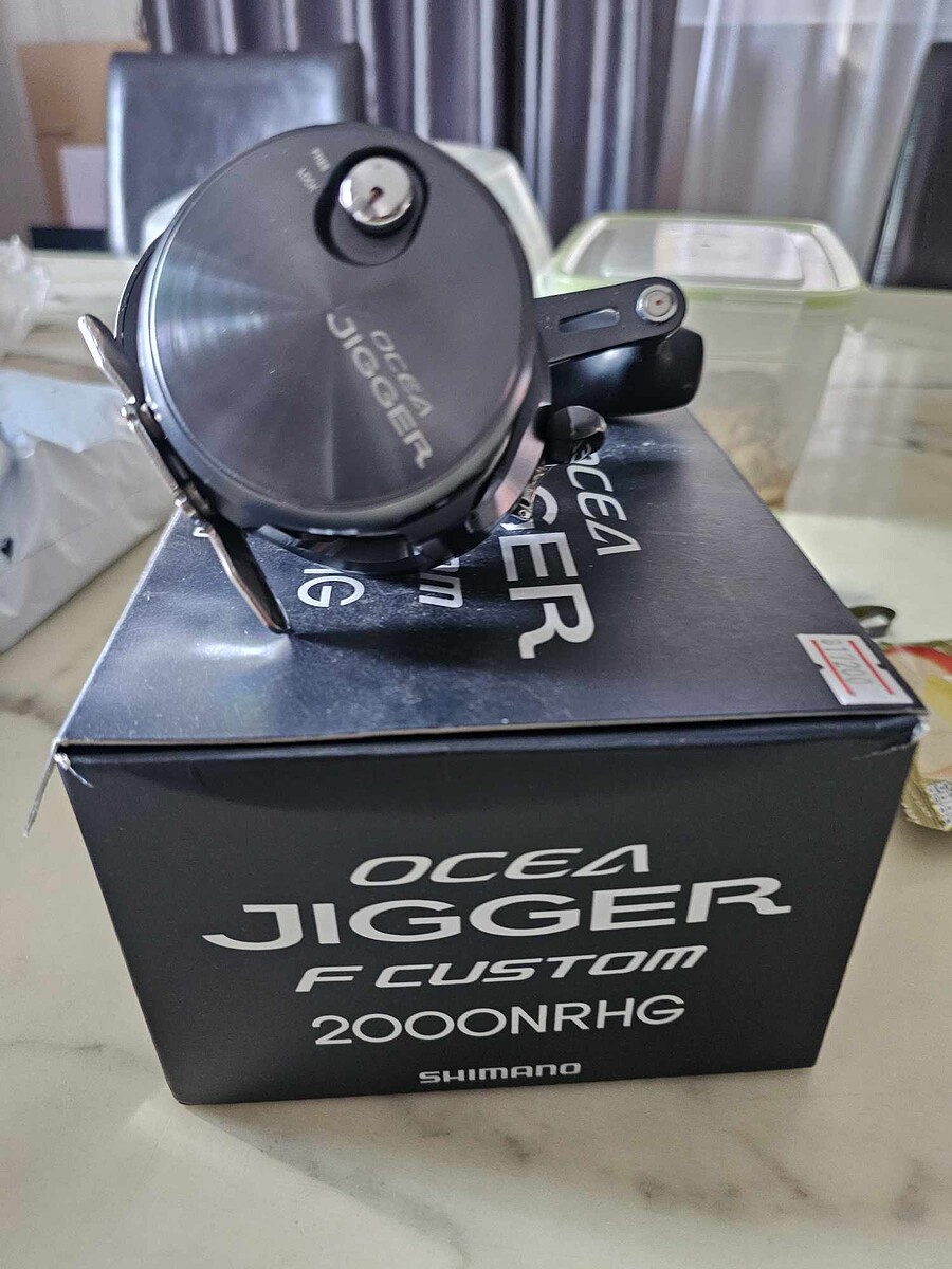 ปล่อย รอก Shimano Ocea jigger 2000 F custom nrhg  ขวาครับ  สภาพกริ๊บ   