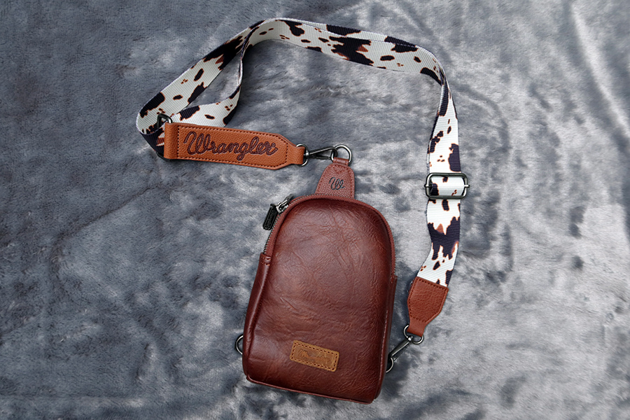 wrangler leather crossbody sling bag /กระเป๋าหนังแท้สะพายข้างใส่โทรศัพย์