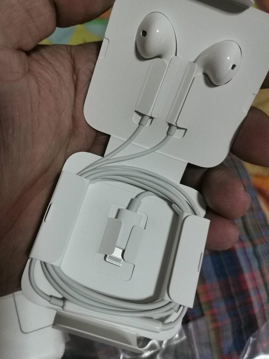 5.หูฟัง แท้ iPhone แจ็คตัว ไลนิ่ง  พร้อมตัวแปลง 3.5

ใหม่ไม่เคยใช้

ขาย 550