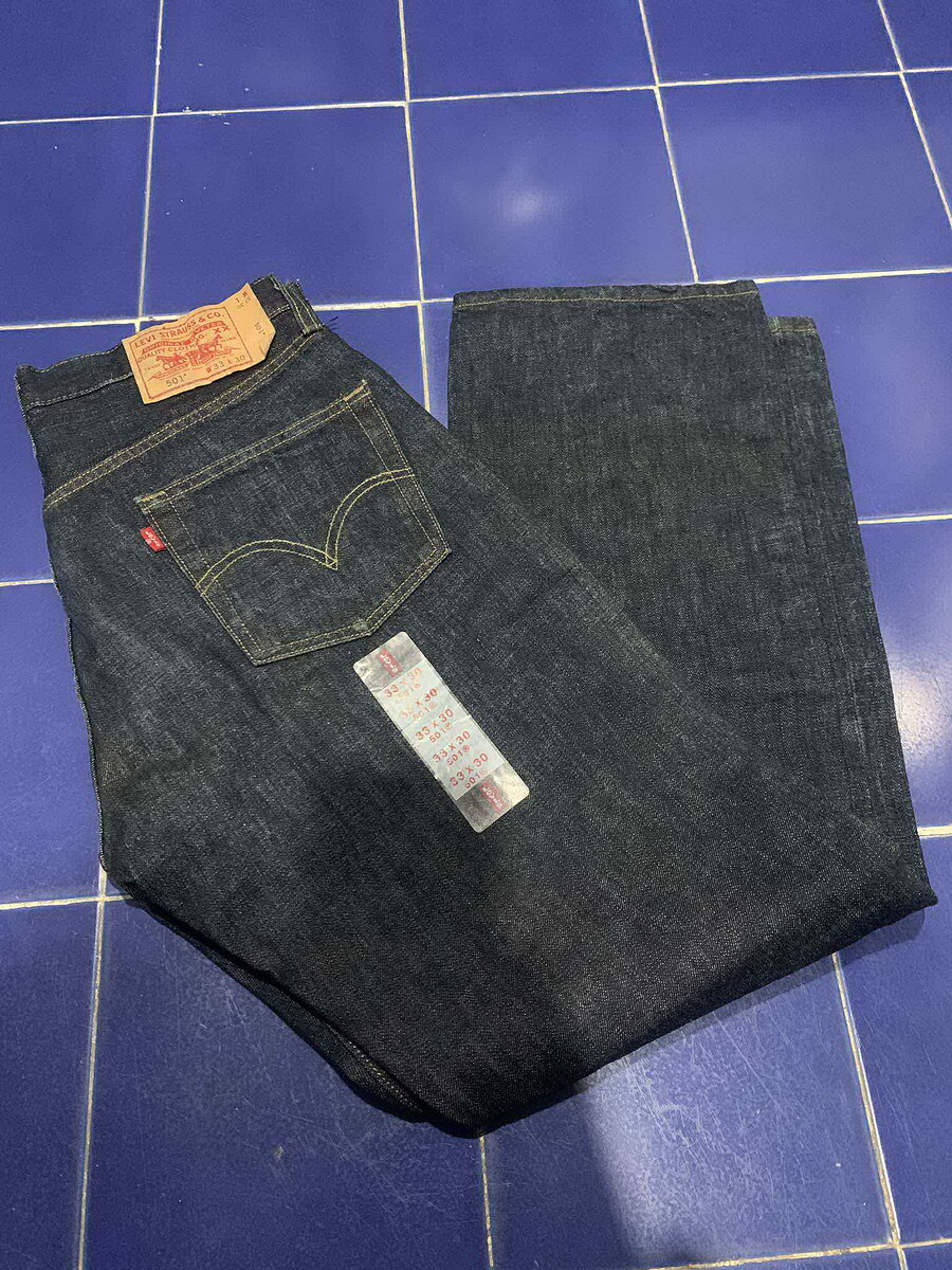 Levi's 501 Made in MEXICO 
ป้าย. 33x30 วัดจริง. เอว. 33"
*สภาพยังไม่ได้ใช้งาน*
ขอขาย1890พร้อมส่ง
